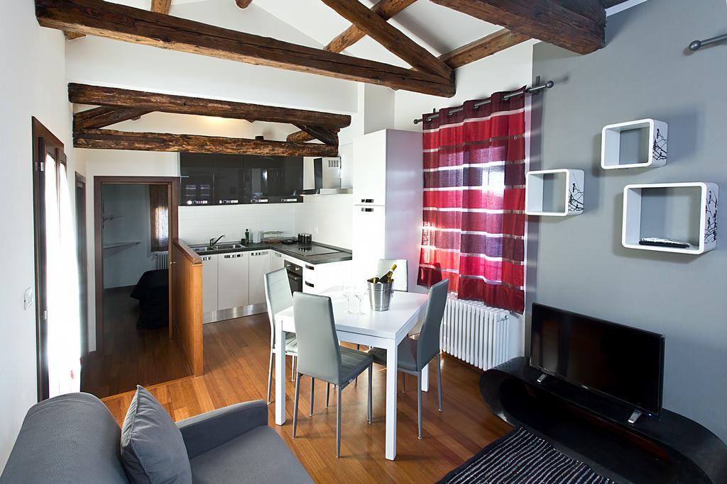 Good Wine Apartments Венеция Стая снимка