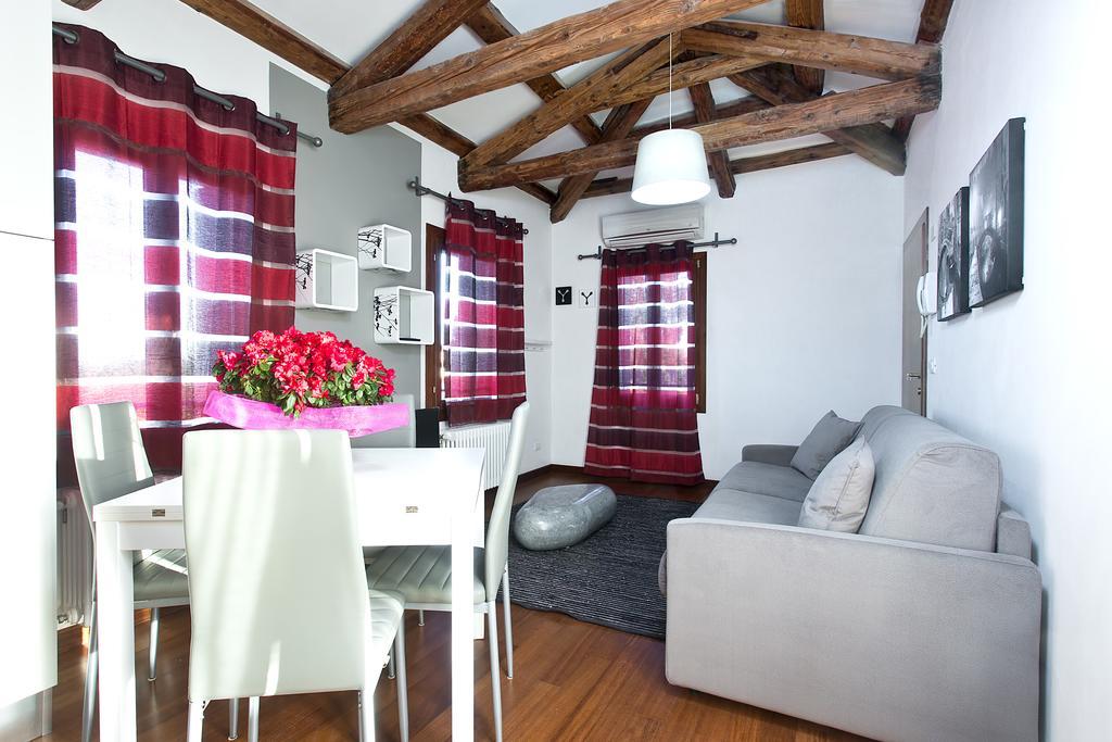 Good Wine Apartments Венеция Стая снимка