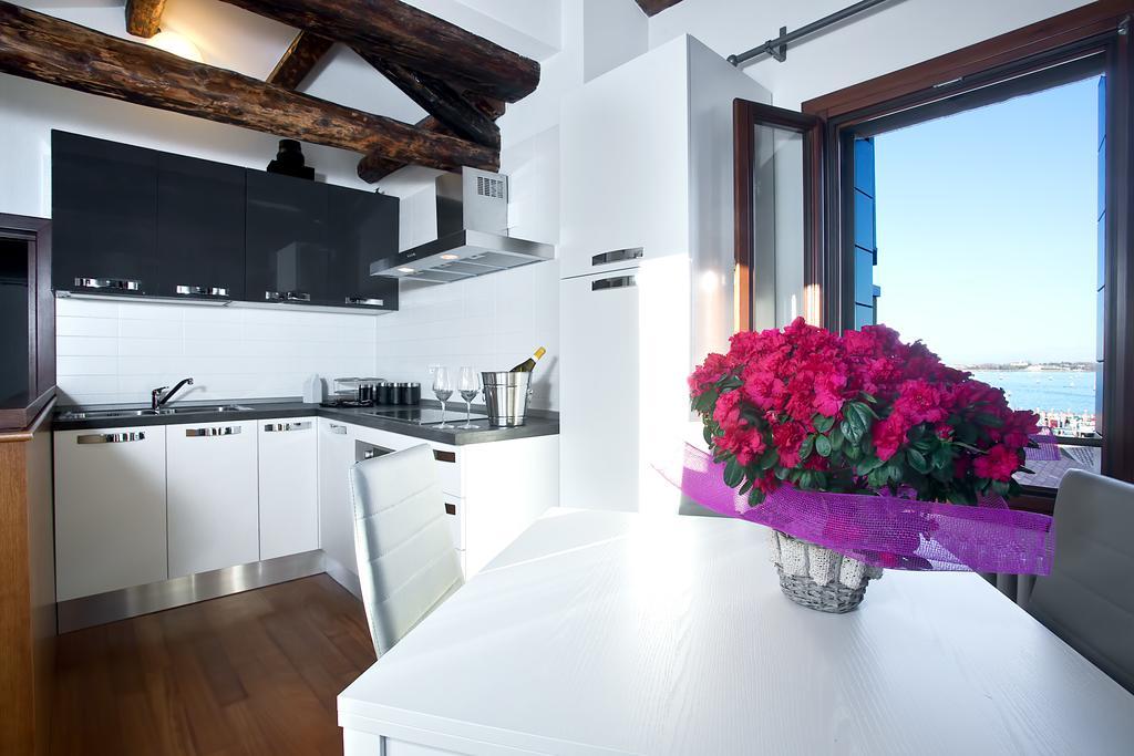 Good Wine Apartments Венеция Стая снимка
