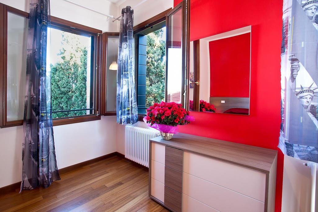 Good Wine Apartments Венеция Стая снимка