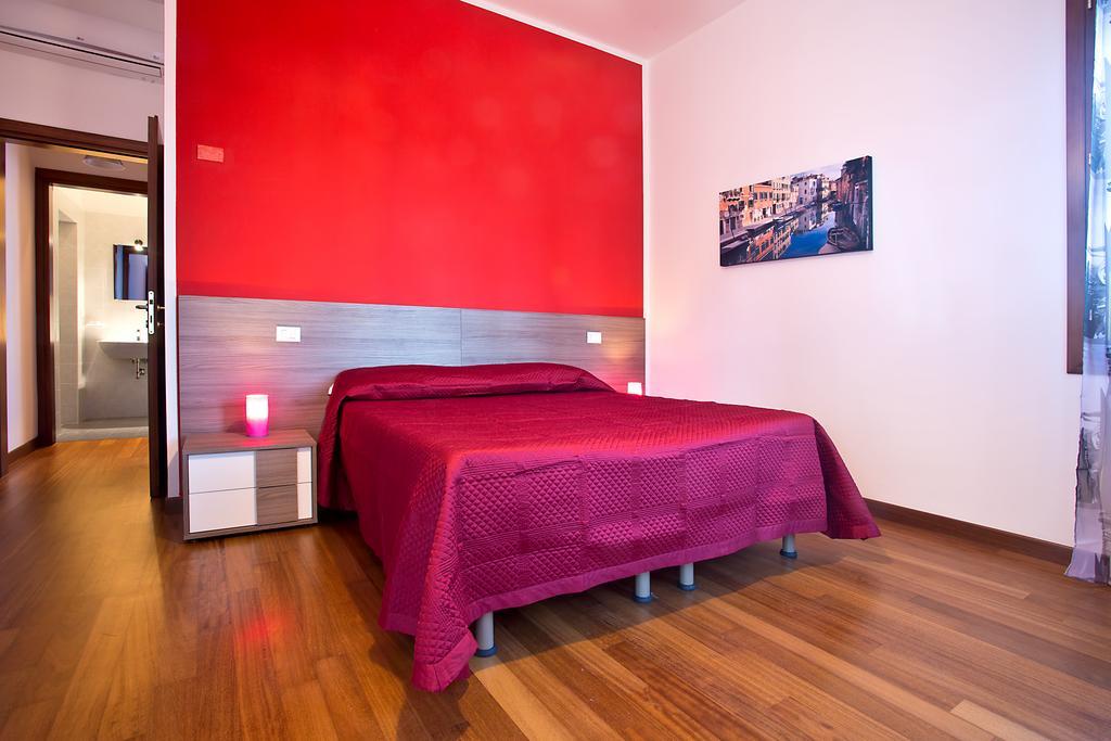 Good Wine Apartments Венеция Стая снимка