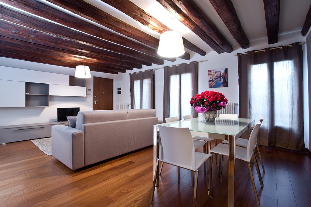 Good Wine Apartments Венеция Стая снимка