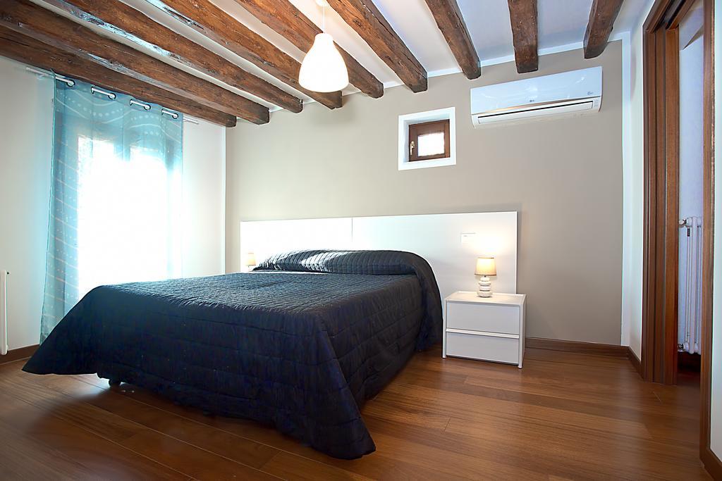 Good Wine Apartments Венеция Стая снимка