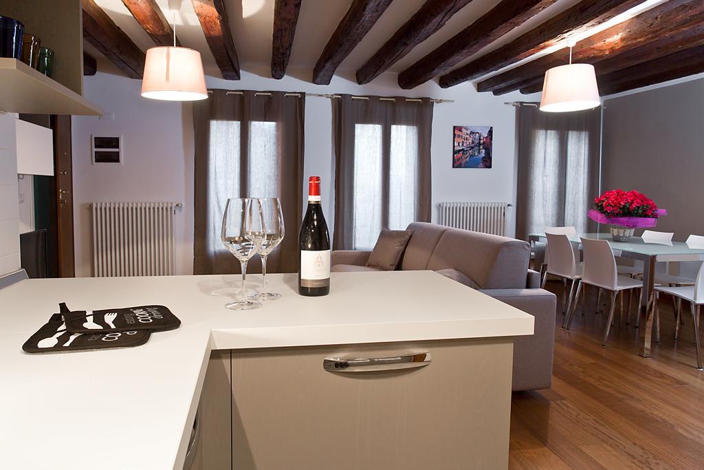 Good Wine Apartments Венеция Стая снимка