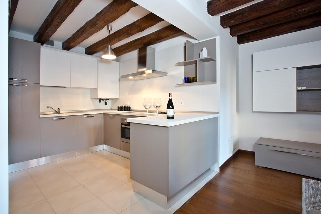 Good Wine Apartments Венеция Стая снимка