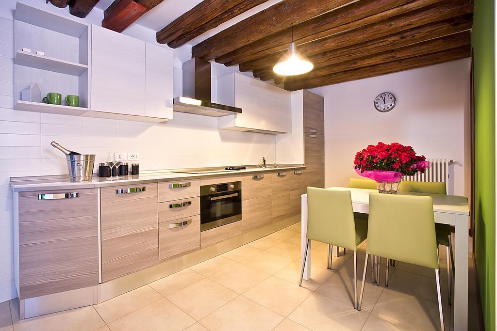 Good Wine Apartments Венеция Стая снимка