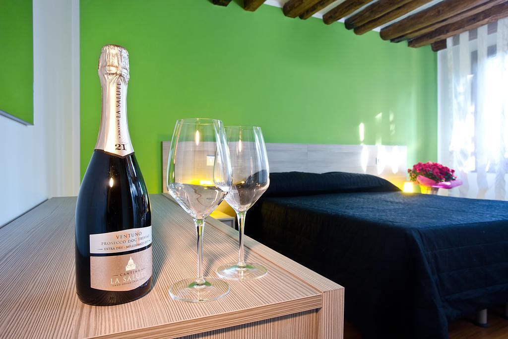 Good Wine Apartments Венеция Стая снимка