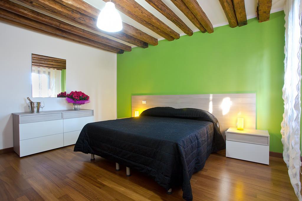 Good Wine Apartments Венеция Стая снимка