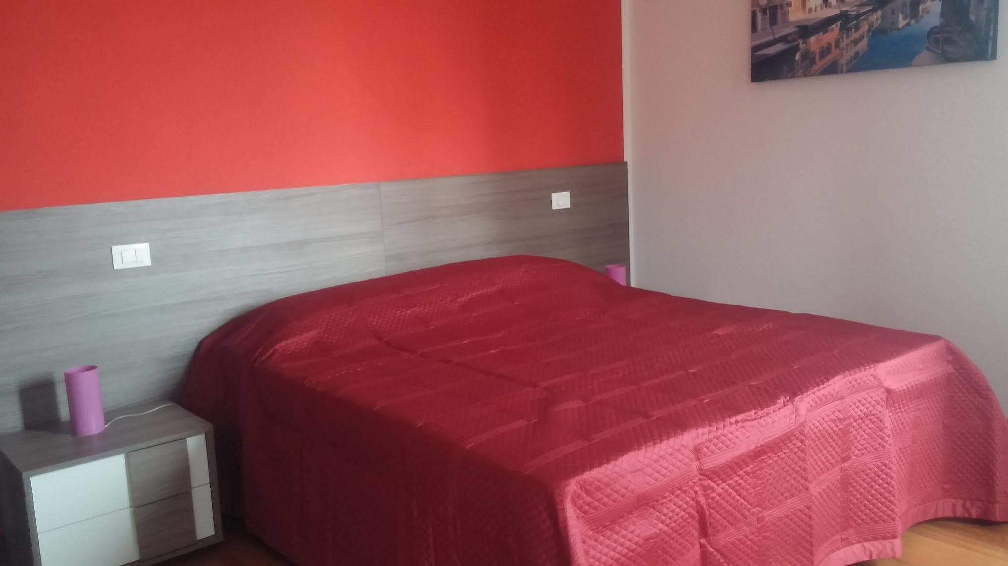 Good Wine Apartments Венеция Екстериор снимка